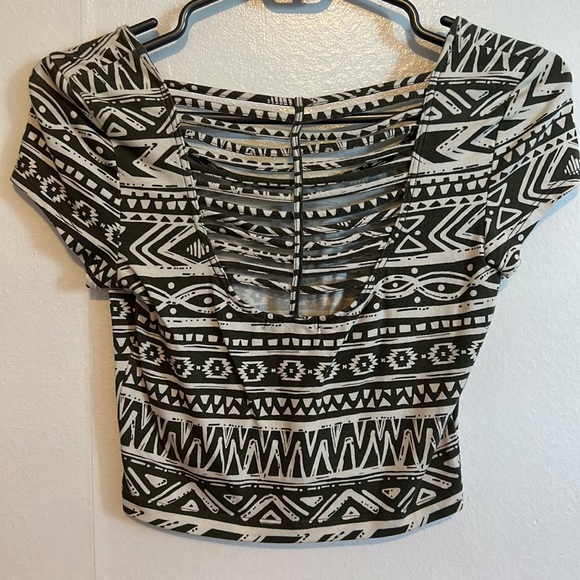 Open back crop top - Picture 2 of 3